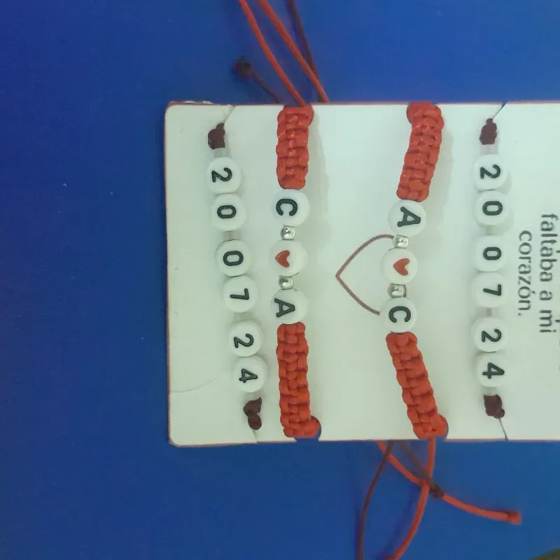 Set de 4 pulseras  nombres y fechas 