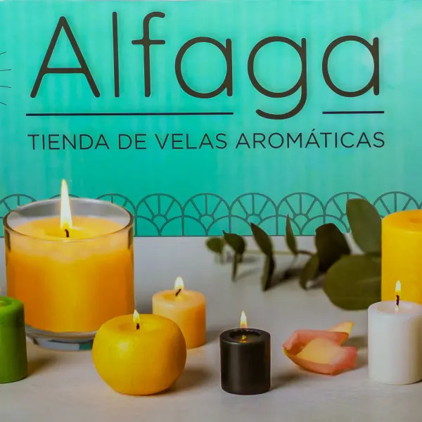 Somos un negocio familiar que surge con el propósito de que nuestro arte impacte y perdure en todo aquel que alcance la Luz de nuestras velas.Desde 2017 creamos y comercializamos velas artesanales aromáticas de parafinas y ceras naturales, candelabros y portavelas. Síguenos en nuestras redes sociales y te cautivaremos. ArteLuz-Cada vela una experiencia.