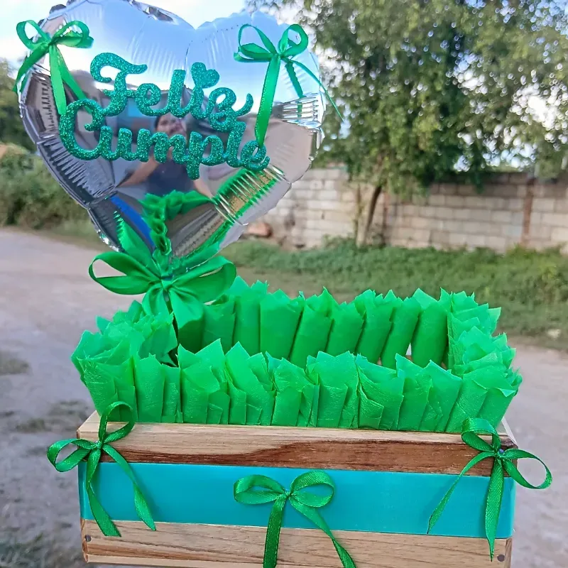 Caja con decoración en verde 