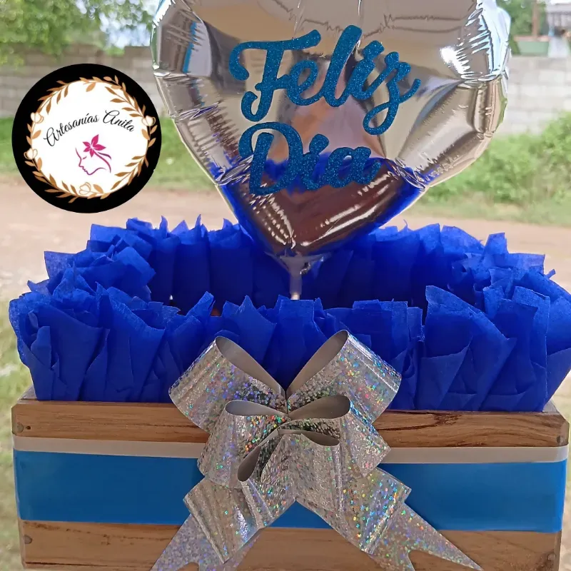 Caja para regalos con decoración azul y plateado
