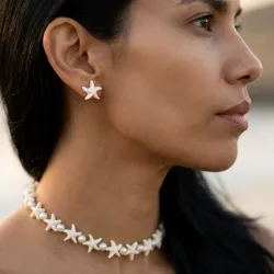 Conjunto de gargantilla y aretes con estrellas de mar
