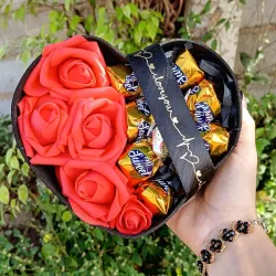 Corazon con rosas y bombones