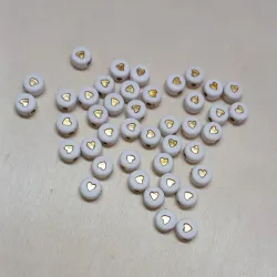 Corazones blancos y dorados