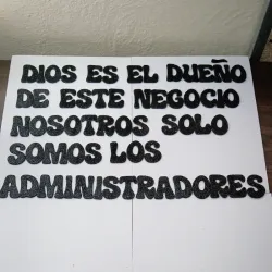 Decoración para espacio de negocio