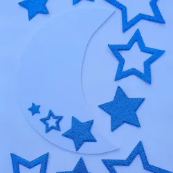 Media luna con estrellas azules 