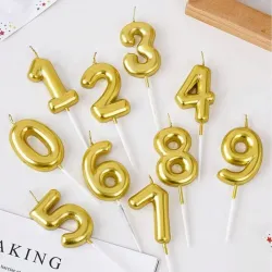 Velas de numeros doradas