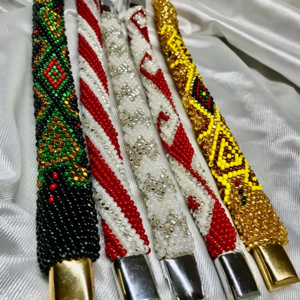 Arteve Yoruba brinda una exelente y altísima calidad en cuanto a sus productos de bisutería religiosa, garantizada la belleza, durabilidad y fortaleza de las piezas, la exclusividad que el cliente desea a gusto personalizado. LO MEJOR Y ÚNICO EN EL MERCADO!!!!