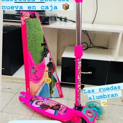 Carriola scooter temática princesa para niñas entre 1 y 3 años 