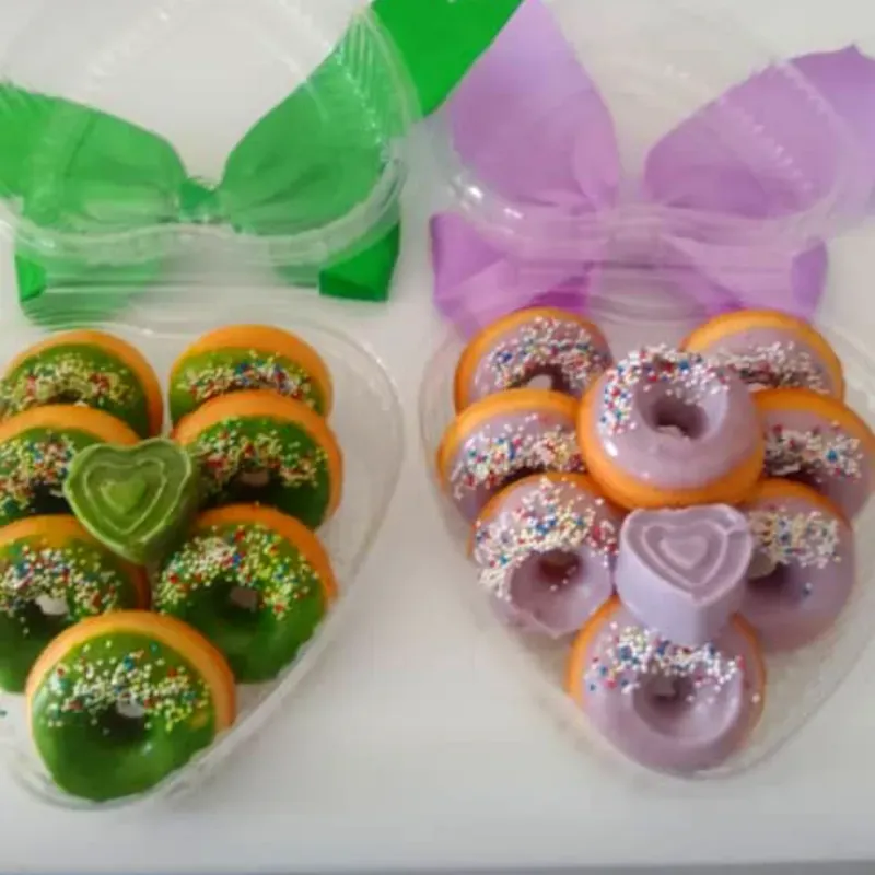 Cajas de corazón con mini donas 