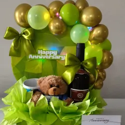 Cesta Peluche con arco de globos 