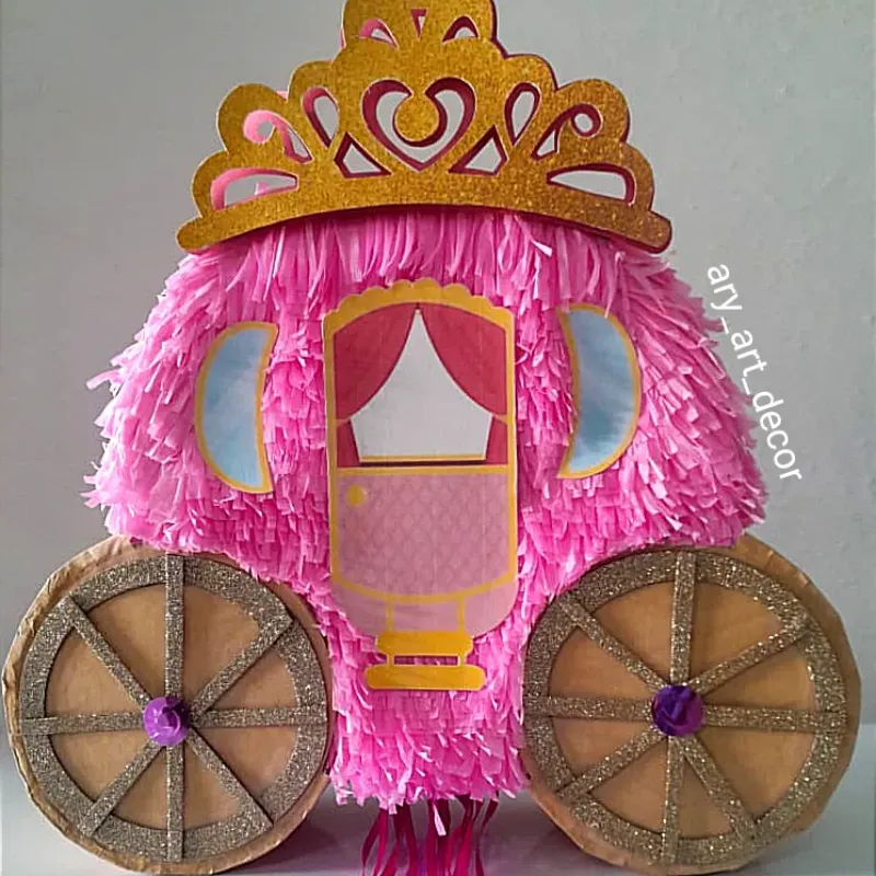 Piñatas con formas de personajes 