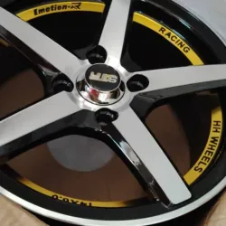 Llantas de carros modernos 