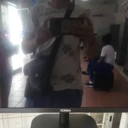 Monitor de 29 pulgadas marca Konka