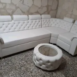 Sofás modulares de vinil con mesita de centro 