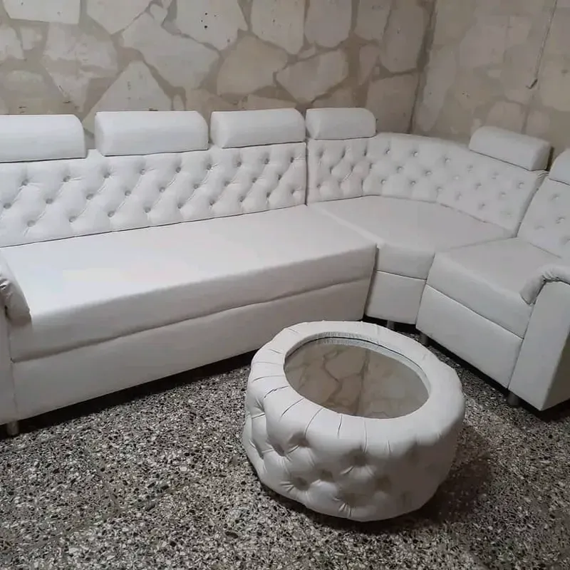Sofás modulares de vinil con mesita de centro 