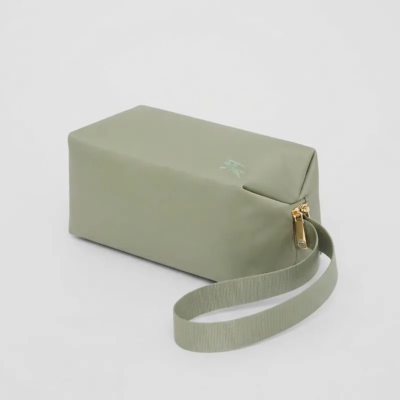 BURBERRY CHESS POUCH 💚 Neceser / bolso de mano