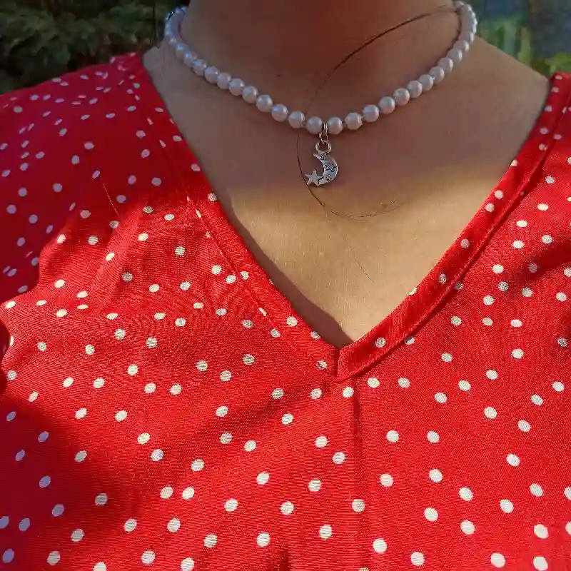 Collar de perlas con dije