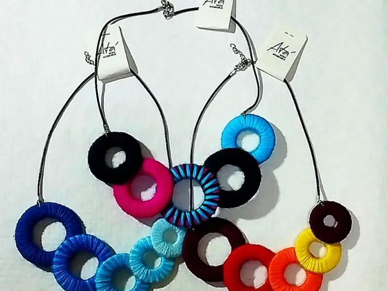 Collares de piezas geometrías