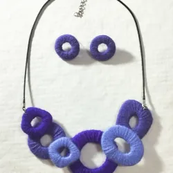 Conjunto de collar y aretes 