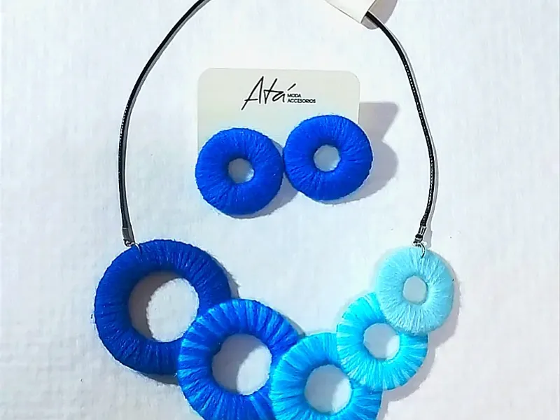 Conjuntos de collares y aretes