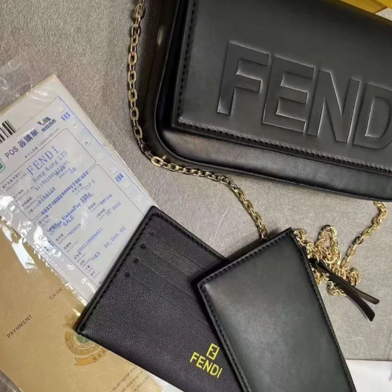 FENDI Vitello King con Logo Negra.