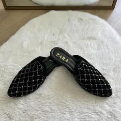 Zara Mules Negros con pedrería.