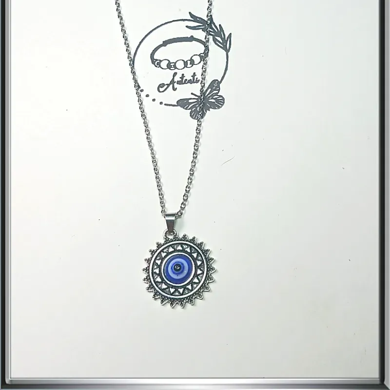 Cadena plateada con ojo turco 