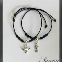 Candado con corazón y llave sencillos 