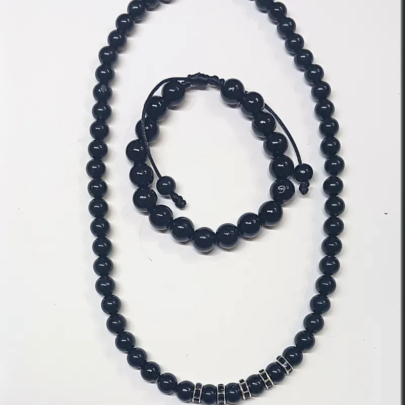 Collar y pulos de perlas 