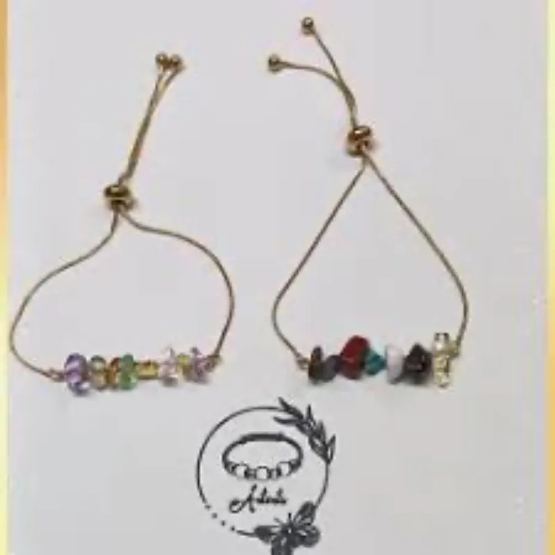 Pulsos de acero con chics de piedras 