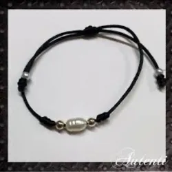 Pulso sencillo negro con piedra del rio 