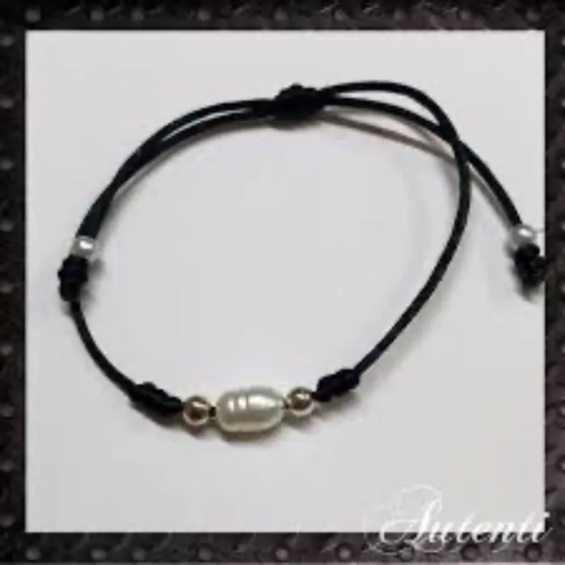 Pulso sencillo negro con piedra del rio 