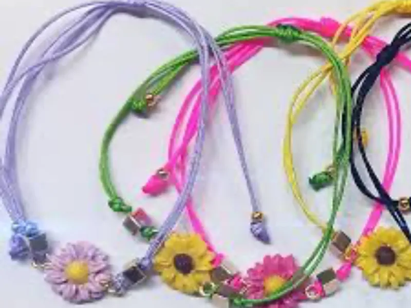 Pulso con otros dijes y conectores 