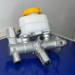 BOMBA DE FRENO SCALA.