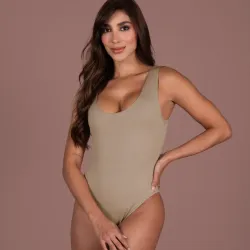 Body (arena oscuro)
