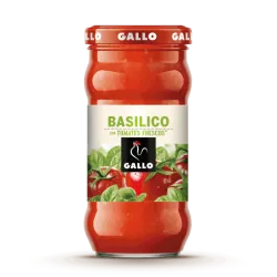 Basilico con tomates frescos