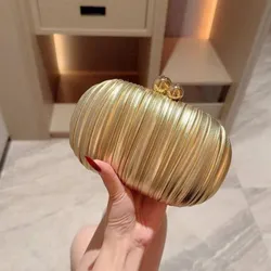 Cartera dorada de salir
