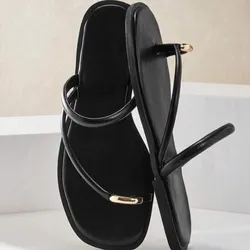 Chancleta a negras con detalle dorado