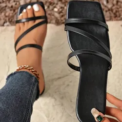 Chancletas negras de tiras