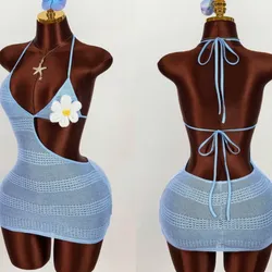 Vestido corto azul tejido con flor