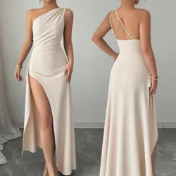 Vestido largo beich con apertura en la pierna