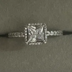 Anillo piedra cuadrada blanca