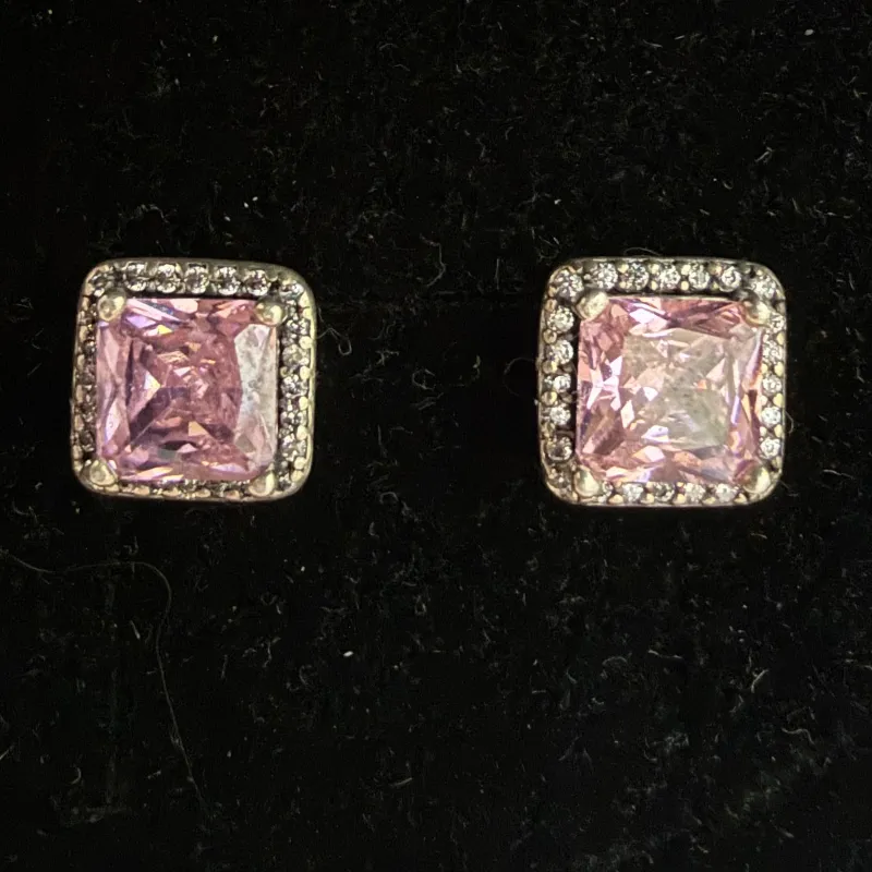 Aretes Cuadrados Rosados 