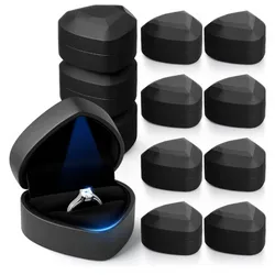 Cajas en forma de corazón con luz