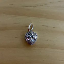 Charm corazón de piedra