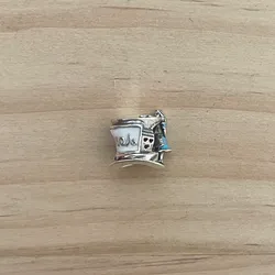 Charm de Alicia