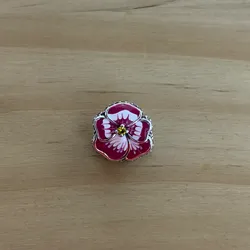 Charm Flor rosada fija