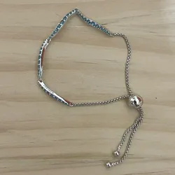 Manilla de piedras azules