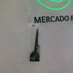 Brocha y peine para aplicar tinte