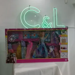 Muñeca con cambios de ropa